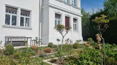 Ein Garten an der Unterkunft M11 Baden bei Wien