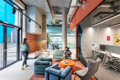 Ein Sitzbereich in der Unterkunft The Social Hub Vienna Extended Stay