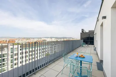 Ein Balkon oder eine Terrasse in der Unterkunft The Social Hub Vienna Extended Stay
