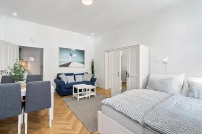 Ein Bett oder Betten in einem Zimmer der Unterkunft Bright and Quiet Apartments, Just 10 Minutes to U4, U6 and Schönbrunn Palace