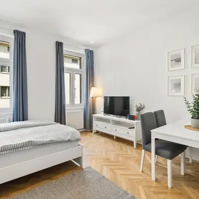 Bright and Quiet Apartments