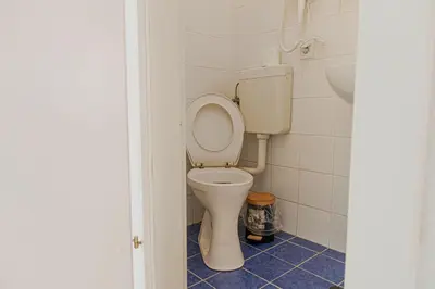 Ein Badezimmer in der Unterkunft Comfy 2BR Apt, Perfect for Long Stays Near Rennweg