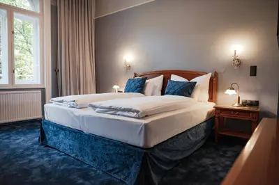 Ein Bett oder Betten in einem Zimmer der Unterkunft hideauts hotels Villa R