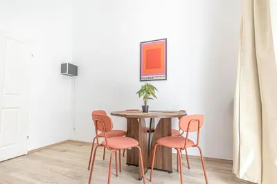 TV/Unterhaltungsangebot in der Unterkunft Lovely 1BR & 1LR Apt for 5P in the Heart of Vienna