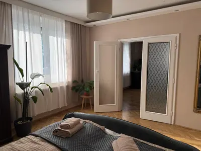 Ein Bett oder Betten in einem Zimmer der Unterkunft Bright apartment with parking near Schönbrunn