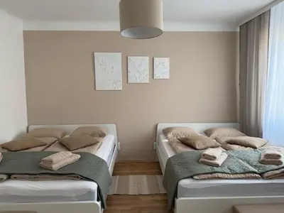 Ein Bett oder Betten in einem Zimmer der Unterkunft Bright apartment with parking near Schönbrunn