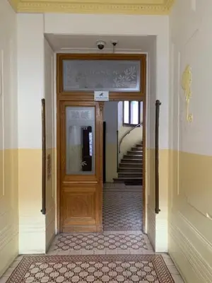 Grundriss der Unterkunft Elegante Altbauwohnung alles NEU!! Free Parking Garage
