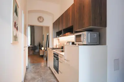 Küche/Küchenzeile in der Unterkunft Elegante Altbauwohnung alles NEU!! Free Parking Garage