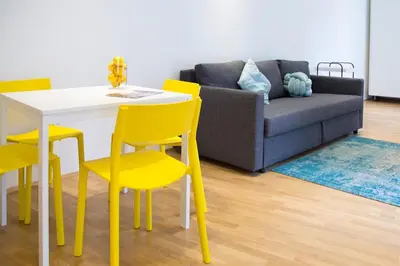 Ein Sitzbereich in der Unterkunft Stylish 1-Bedroom Apartment by Rochusmarkt Walk to the City Center