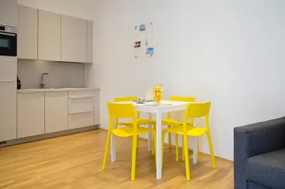 Küche/Küchenzeile in der Unterkunft Stylish 1-Bedroom Apartment by Rochusmarkt Walk to the City Center