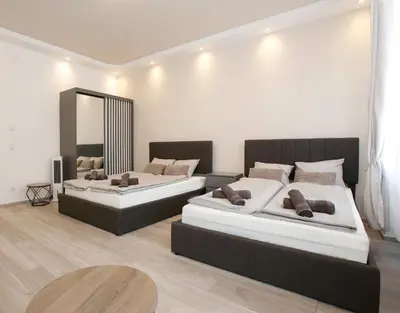 Ein Bett oder Betten in einem Zimmer der Unterkunft LUX Prime Suite Vienna with FREE parking and FAST Internet 600 MBits