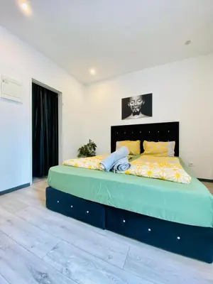 Ein Bett oder Betten in einem Zimmer der Unterkunft Modern 1BR Stay Comfort for 3 in Central Vienna