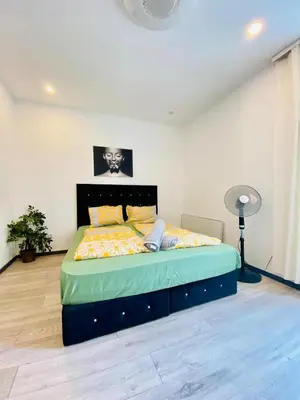 Ein Bett oder Betten in einem Zimmer der Unterkunft Modern 1BR Stay Comfort for 3 in Central Vienna