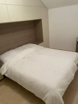 Ein Bett oder Betten in einem Zimmer der Unterkunft Moderne Wohnung mit Garten