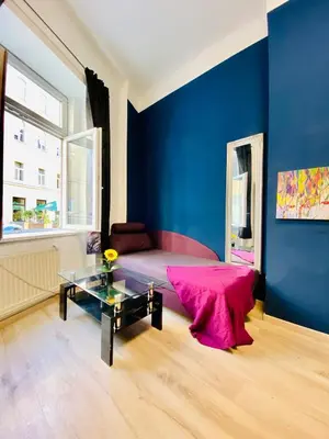 Ein Bett oder Betten in einem Zimmer der Unterkunft Elegant 1-Bedroom Apartment Near Danube River