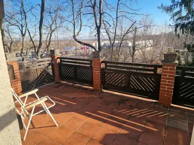 Ein Balkon oder eine Terrasse in der Unterkunft Estate, Winzendorf the Schneebergbahn