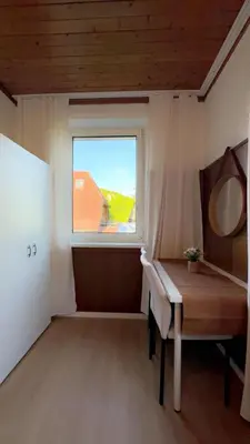 Ein Bett oder Betten in einem Zimmer der Unterkunft Spacious Villa with Garden near Danube For 16 Guests