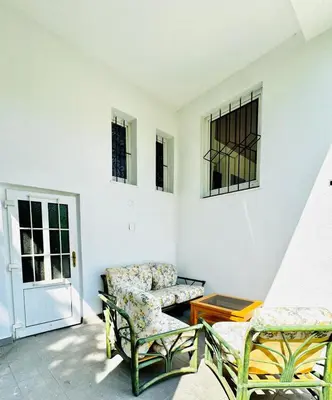 Ein Sitzbereich in der Unterkunft Affordable Rooms in a Villa with Garden near Danube