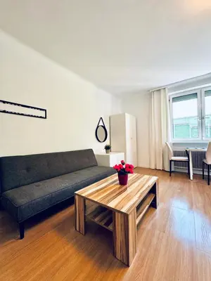Ein Sitzbereich in der Unterkunft Affordable Rooms in a Villa with Garden near Danube