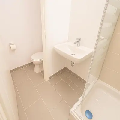 Ein Badezimmer in der Unterkunft City Rooms