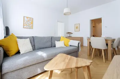 Ein Sitzbereich in der Unterkunft Central Stylish Apartment near Opera