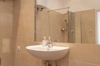 Grundriss der Unterkunft Sweet 2BR Apt Ideal for short & Long Stays, Very Central in Vienna