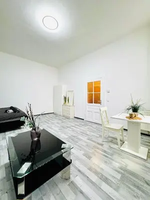 Ein Sitzbereich in der Unterkunft Beautiful Studio Quick Access to Rathausplatz