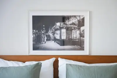 Ein Bett oder Betten in einem Zimmer der Unterkunft Modernes Dachgeschoss-Apartment mit Balkon in Wien - Nähe Westbahnhof