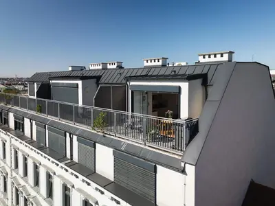 Ein Balkon oder eine Terrasse in der Unterkunft Modernes Dachgeschoss-Apartment mit Balkon in Wien - Nähe Westbahnhof