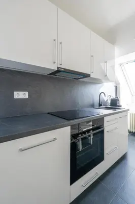 Küche/Küchenzeile in der Unterkunft Modern Rooftop Apartment for Long Term Stays