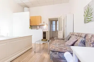 Grundriss der Unterkunft Stylish & Cozy Apt Ideal for Longstays
