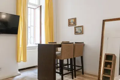 Grundriss der Unterkunft Spacious 1BR Apt, WIFI & TV, with a Great Location