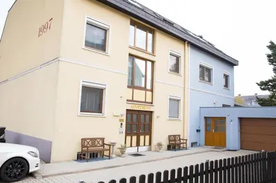 Das Gebäude in dem sich die Ferienwohnung befindet