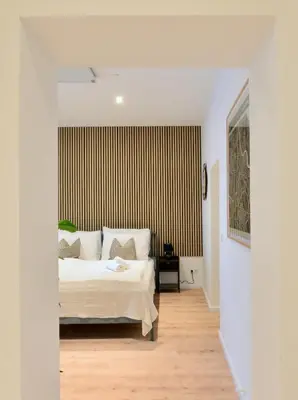 Ein Bett oder Betten in einem Zimmer der Unterkunft Urban Alley Apartment