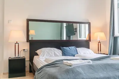 Grundriss der Unterkunft Elegant 2BR Apartment for 6P, Good for Longstays