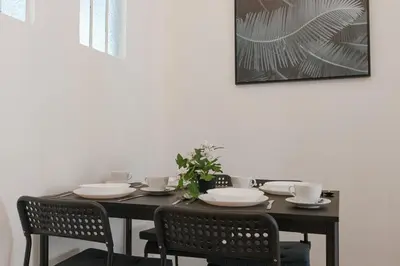 Grundriss der Unterkunft Elegant 2BR Apartment for 6P, Good for Longstays