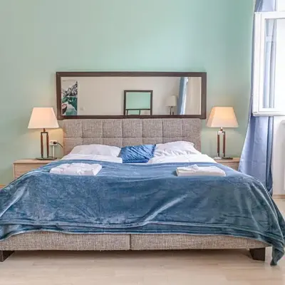 Elegant 2BR Apartment for 6P