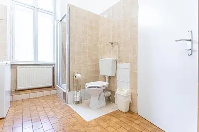 Grundriss der Unterkunft Near Belvedere Palace Comfy 2BR Apt with WIFI, TV
