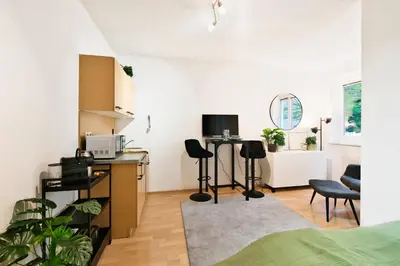 TV/Unterhaltungsangebot in der Unterkunft Bright City Apartment Free Parking & 2 Min to Subway