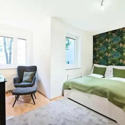 Bright City Apartment Free Parking & 2 Min to Subway