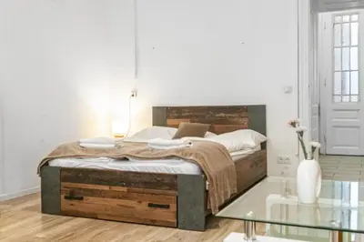 Grundriss der Unterkunft Spacious 1BR Apt, WIFI & TV, with a Great Location