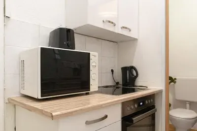 Grundriss der Unterkunft Spacious 1BR Apt, WIFI & TV, with a Great Location