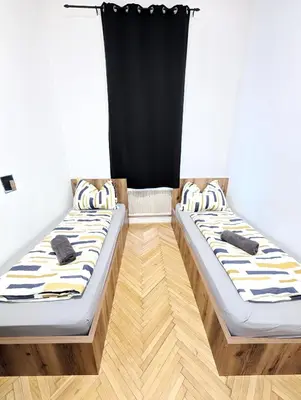 Ein Bett oder Betten in einem Zimmer der Unterkunft Spacious Rooms - 15 Min from Airport & City Center, 5 Min from Vienna Main-Bus Station EZ9