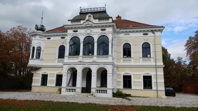 Das Gebäude in dem sich die Ferienwohnung befindet