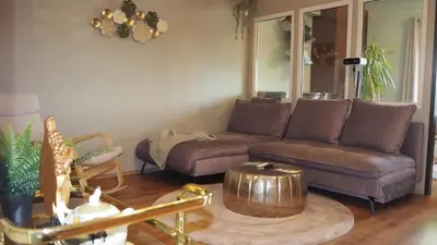 Ein Sitzbereich in der Unterkunft Spacious Bohemian City Apartment Near Castle Schönbrunn