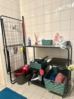Ein Badezimmer in der Unterkunft Centrally located apartment near Airport Trains Stations