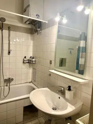 Ein Badezimmer in der Unterkunft Centrally located apartment near Airport Trains Stations