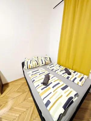 Ein Bett oder Betten in einem Zimmer der Unterkunft Spacious Rooms - 15 Min from Airport & City Center, 5 Min from Vienna Main-Bus Station EZ7