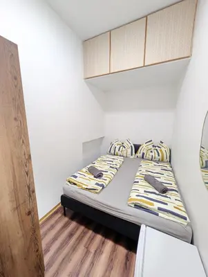 Ein Bett oder Betten in einem Zimmer der Unterkunft Spacious Rooms - 15 Min from Airport & City Center, 5 Min from Vienna Main-Bus Station EZ7