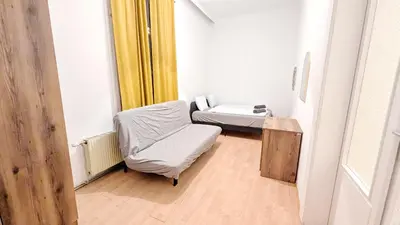 Ein Sitzbereich in der Unterkunft Spacious Rooms - 15 Min from Airport & City Center, 5 Min from Vienna Main-Bus Station EZ8